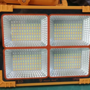 Đèn pha sách tay , sạc điện thoại 300W